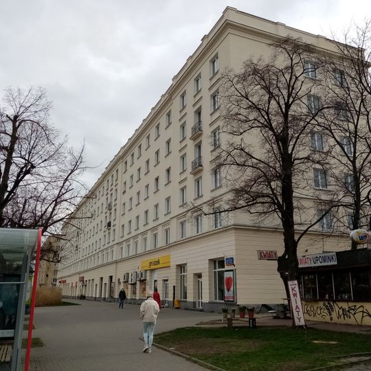 Blok przy alei Niepodległości 121/123