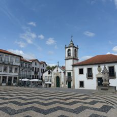 Conjunto urbano da Praça Brandão de Vasconcelos, chafariz e edificado envolvente