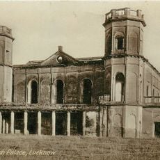Alambagh bhavan and Gate