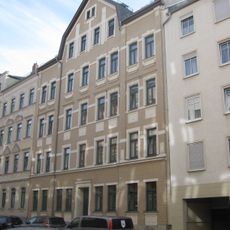 Mietshaus in geschlossener Bebauung Uhlandstraße 36