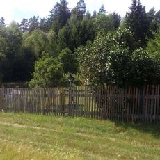 Kříž v zahradě v Hladově