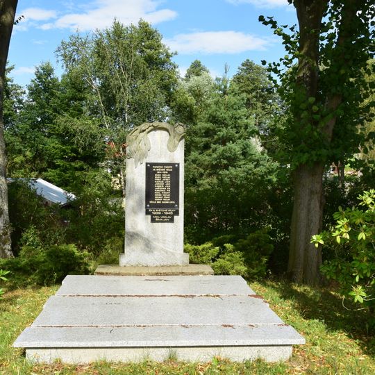 Pomník padlým v Dlouhé Lhotě