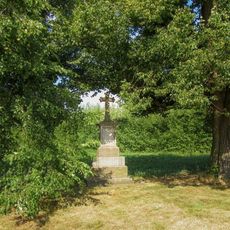 Kříž na okraji Stádla u zastávky