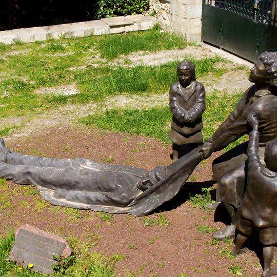 Soldier of 1940, sculpture