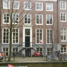 Dubbel huis met gave gevel onder rechte lijst