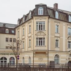 Wohn- und Geschäftshaus