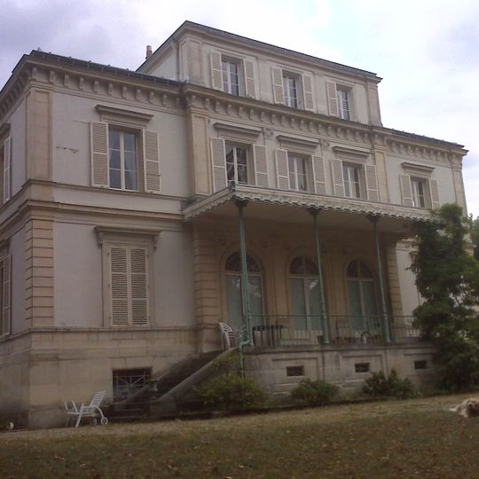 Maison des Colonnes et grotte du château de Bellevue