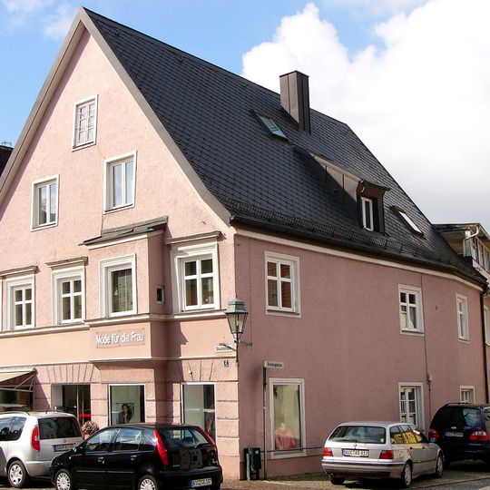 Wohn- und Geschäftshaus