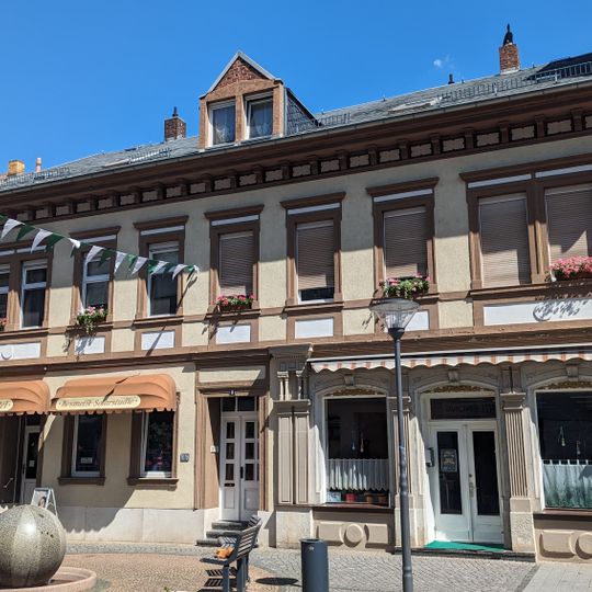 Wohnhaus in geschlossener Bebauung Hauptstraße 8