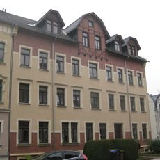 Mietshaus in ehemals geschlossener Bebauung mit Vorgarten Rudolf-Liebold-Straße 9