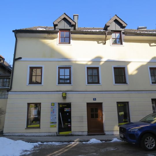 Wohn- und Geschäftshaus