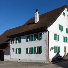Double farmhouse with adjoining agricultural outbuildings