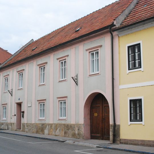 Wohnhaus und Stadtmauer