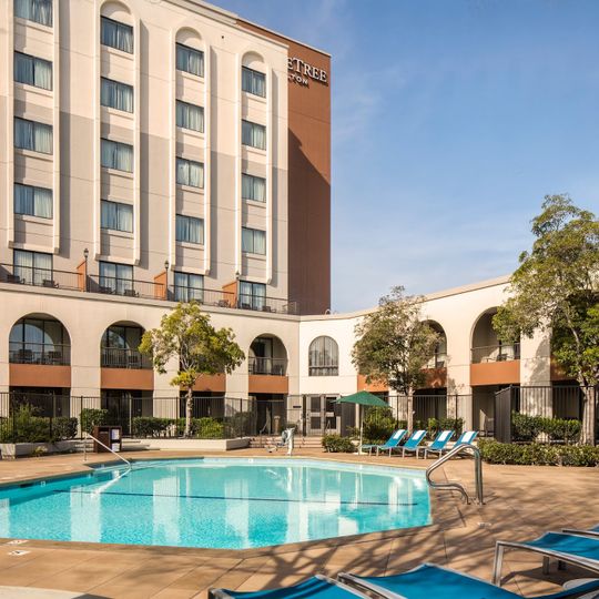 DoubleTree by Hilton Newark Fremont