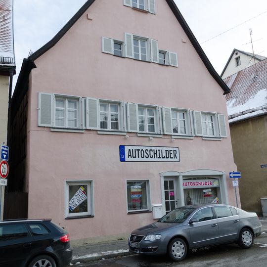 Friedrich-Ebert-Straße 17, 17a