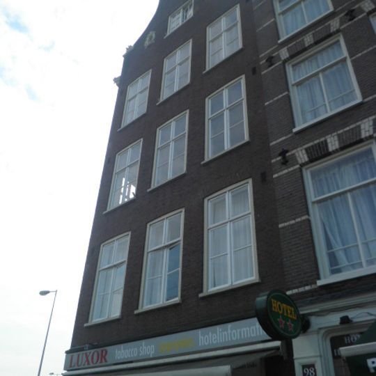 Hoekhuis, vanwege de 17e-eeuwse oeils-de-boeuf in de voorgevel