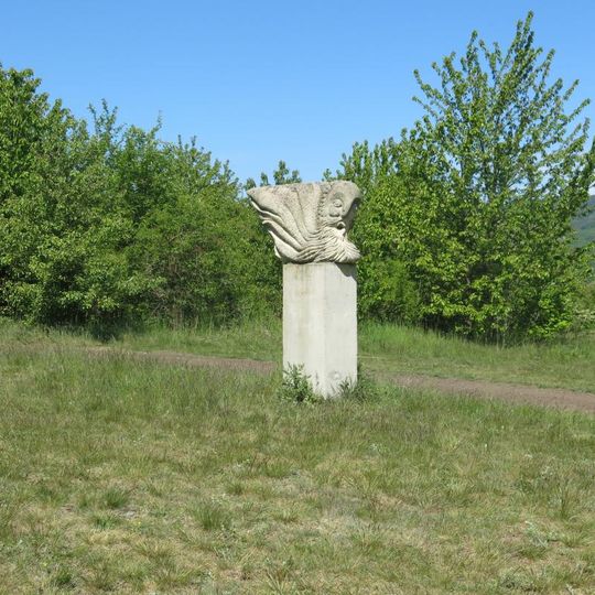 Kamenná plastika Vítr u cesty z Radonic do Vintířova