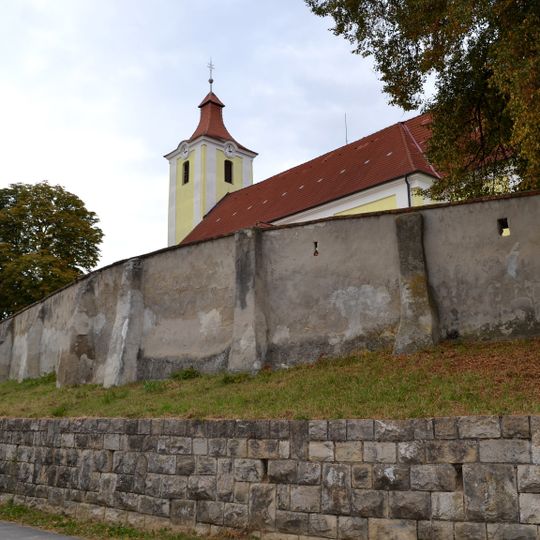 Opevnený kostol sv. Juraja, múr hradbový