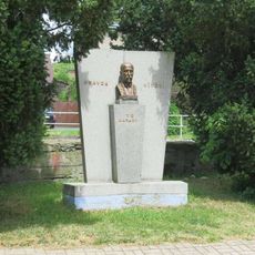 Masarykův pomník v Máchových sadech v Bystřanech