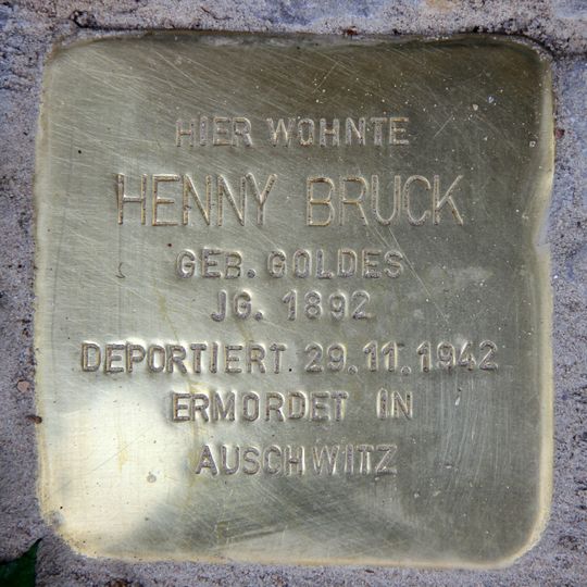 Stolperstein en memoria de Henny Bruck
