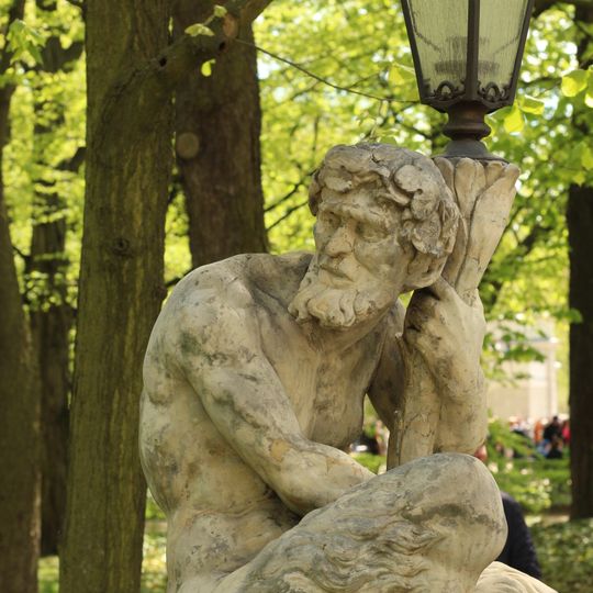 Rzeźby satyrów w Łazienkach