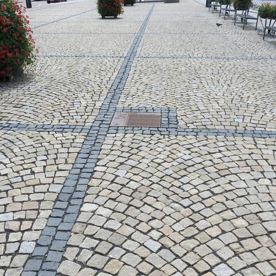 Pamětní deska Nejstaršího pivaře na náměstí Svobody v Žatci