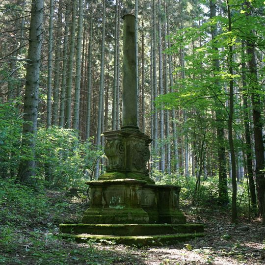 Sloup se sochou Panny Marie