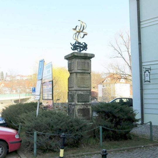 Pomník u bývalého mlýna v ulici Pod Kamenem v Českém Krumlově