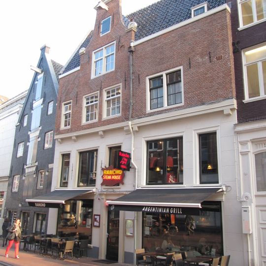 Dwarshuis waarop middentop onder rollagen