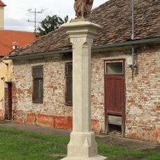 Sloup se sochou Krista (Loděnice)