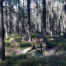 Hrob vojáka v lese severně od Zahrádky