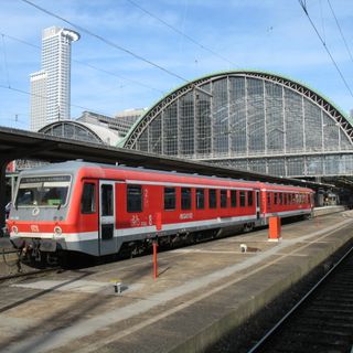 Platform hall of Frankfurt (Main) Hauptbahnhof‎