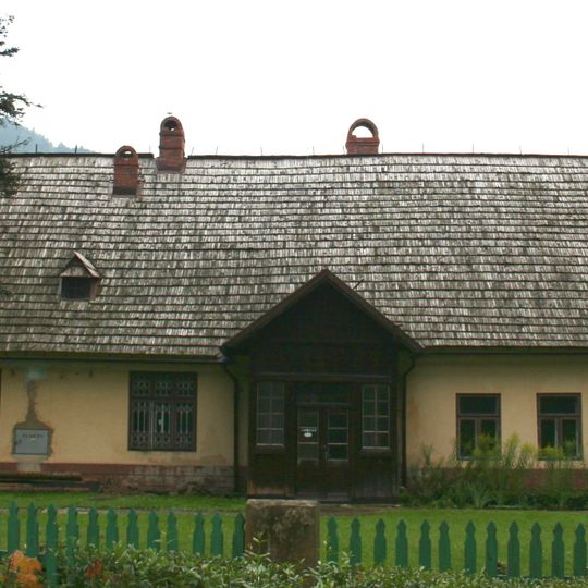 Dwór, ob. nadleśnictwo