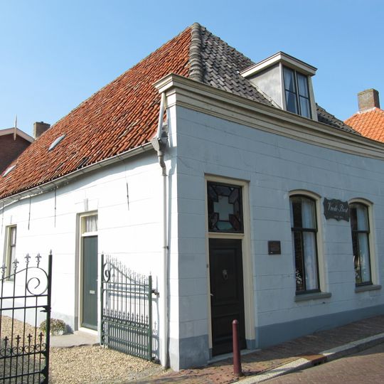 Boerderij met woonhuis onder hoog schilddak en met gepleisterde gevels