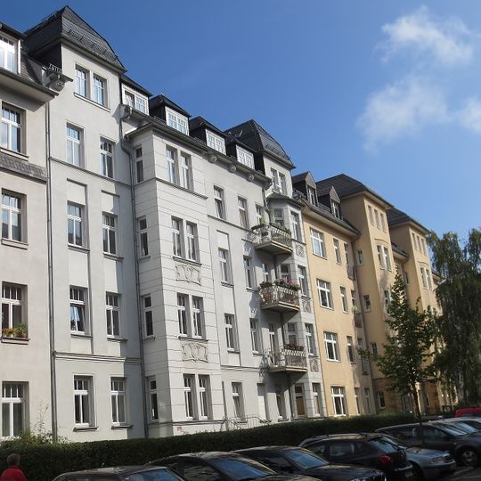 Mietshaus in geschlossener Bebauung mit Vorgarten Walter-Oertel-Straße 40
