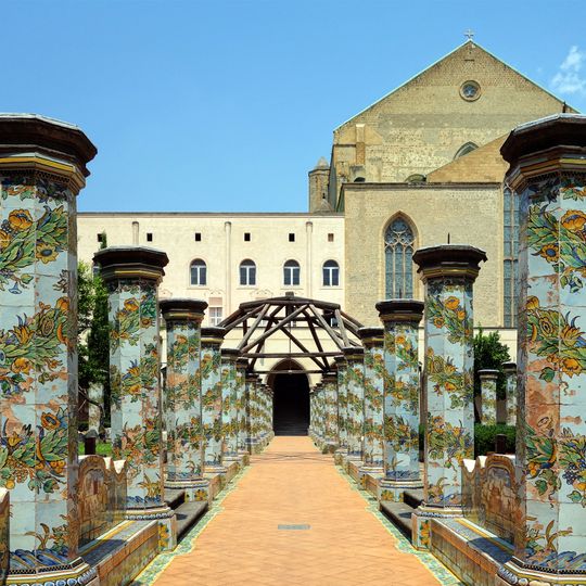 Chiostro maiolicato