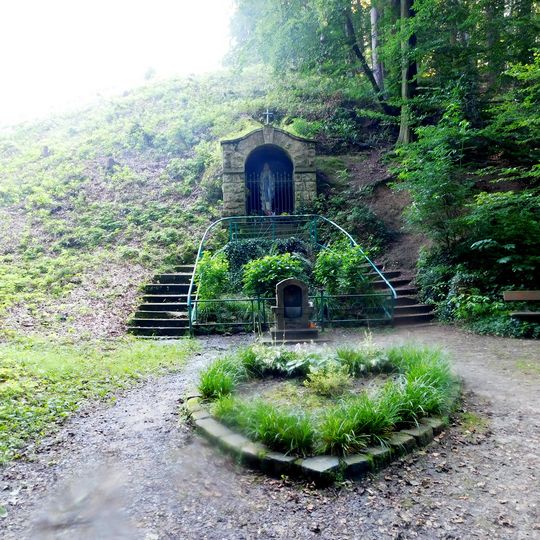 Roštínská kaple v lese východně od Roštína