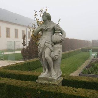 Socha alegorie živlů v zahradě špitálu v Kuksu
