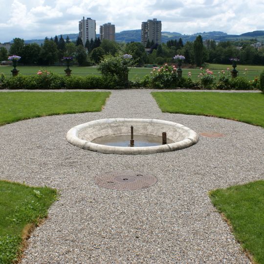 Decorative fountain garden Melchenbühl manor