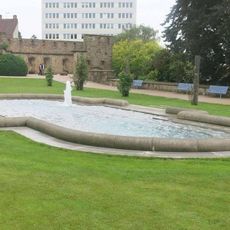 Kašna v zámeckém parku v Jičíně