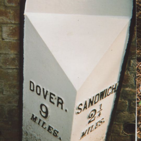 Milepost, Sandwich Road, opp. No. 2, Rookery Cottages, N of Boystown Place