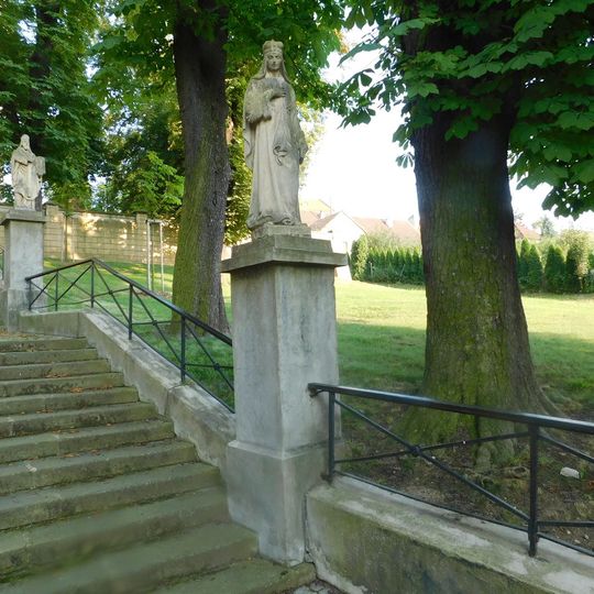 Socha svaté Ludmily před kostelem svatého Bartoloměje v Napajedlech