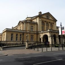 Town Hall, Town Hall Public House and attached wall