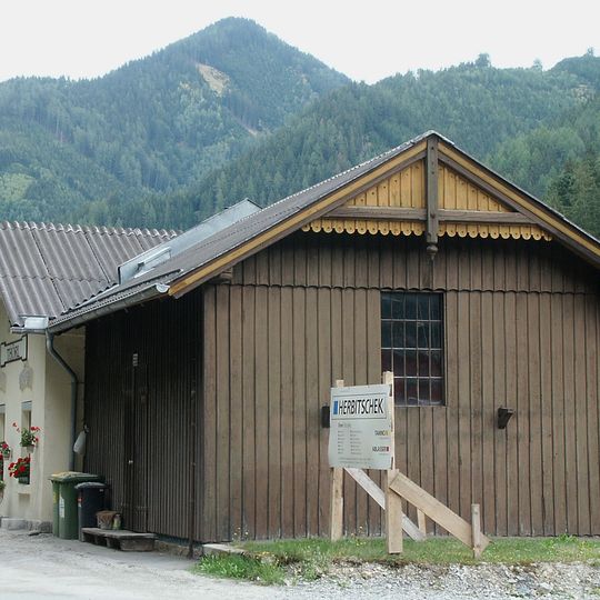 Aufnahmsgebäude und Gütermagazin des Bahnhofes Thörl