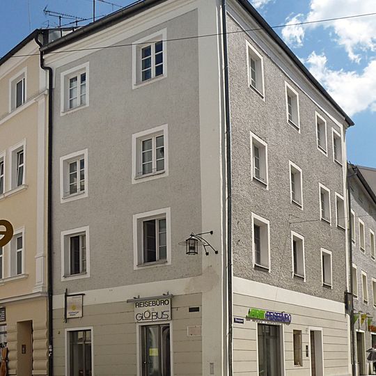 Wohn- und Geschäftshaus