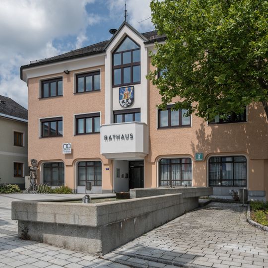 Brunnen vor dem Rathaus Ulrichsberg
