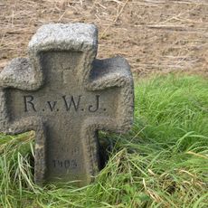 Gedenkstein Hauptstraße, in Richtung Bahnhof