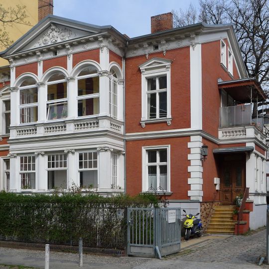 Landhaus & Werkstattgebäude Schnackenburgstraße 4