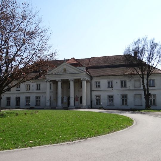 Palace in Niedźwiedź