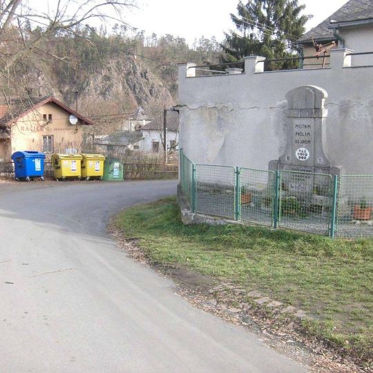 Pomník padlým v Račicích nad Berounkou